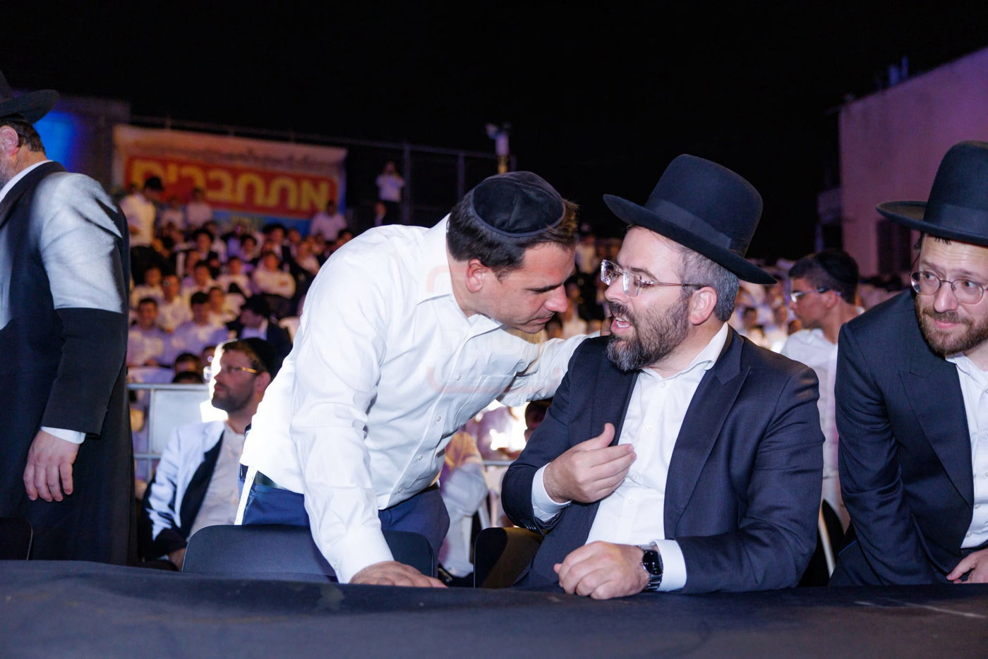 העיתונאי שנקלע לעימות אלים | 'זופניק בכיכר' עם כל התמונות, הנייעס והחשיפות של השבוע