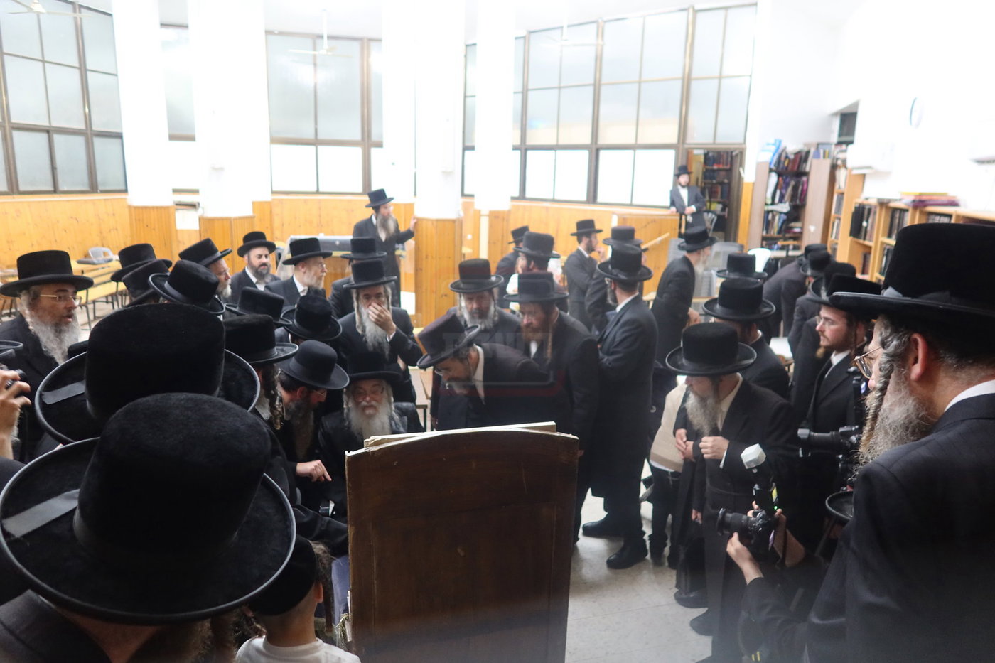 האדמו"ר מדארג בסעודת ר"ח בעמנואל
