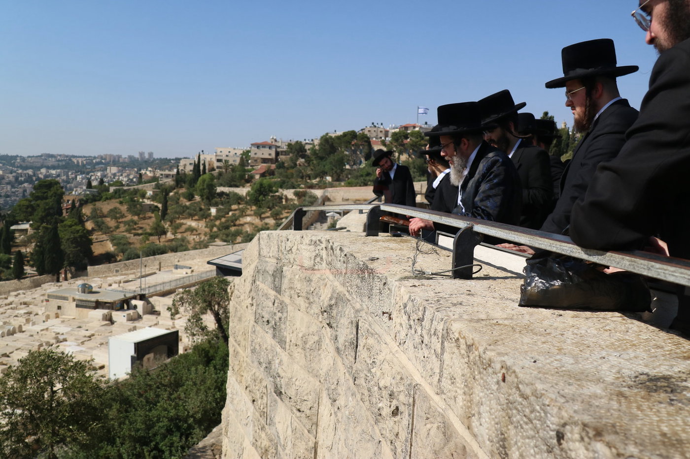 האדמו"ר מסקולען לייקווד בביקור בארה"ק