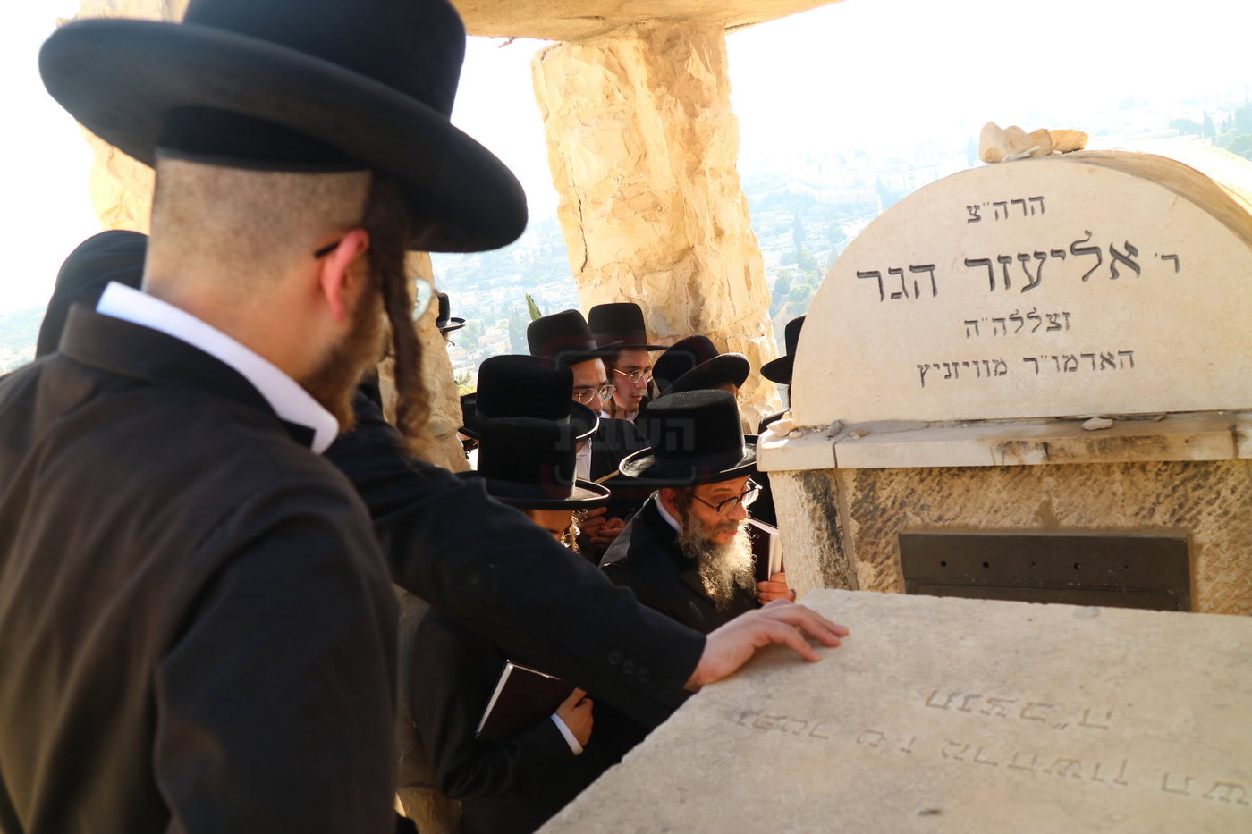 האדמו"ר מסקולען לייקווד בביקור בארה"ק