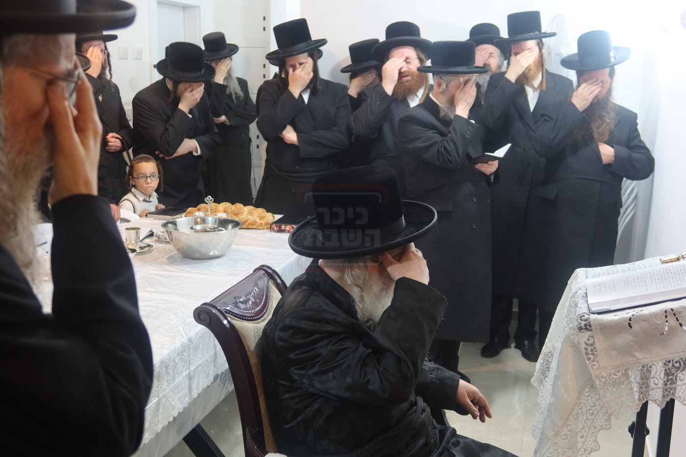 האדמו"ר מדארג בסעודת ר"ח בעמנואל