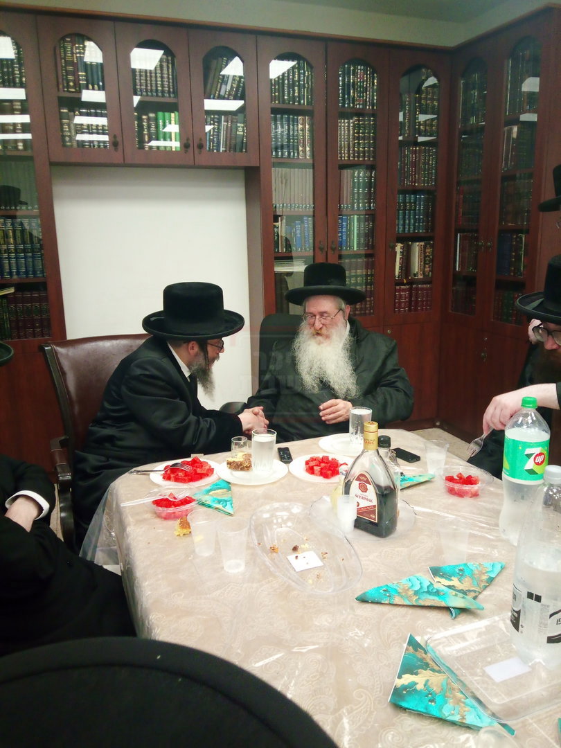 האדמו"ר מסקולען לייקווד בביקור בארה"ק