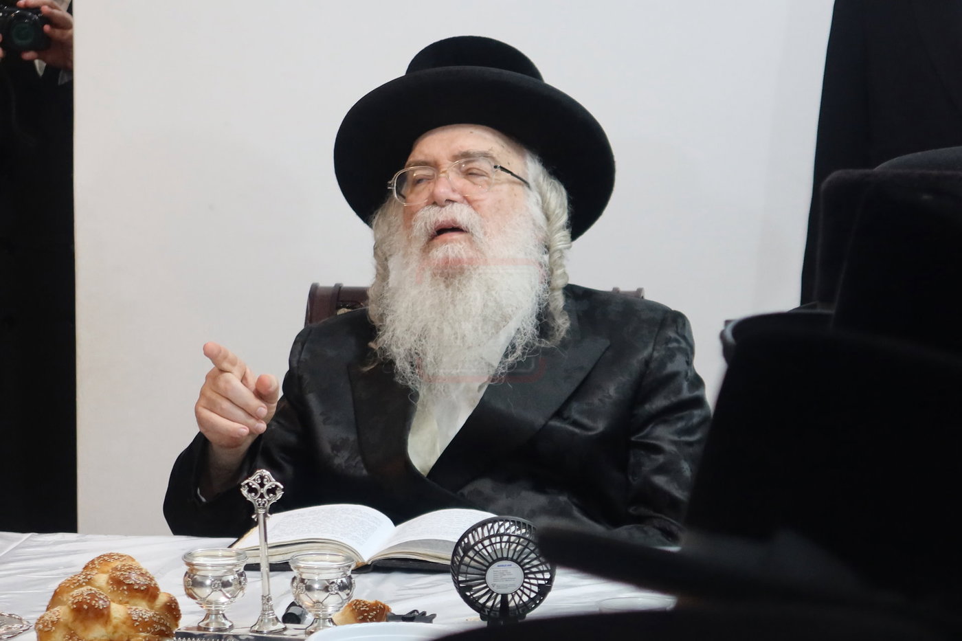 האדמו"ר מדארג בסעודת ר"ח בעמנואל