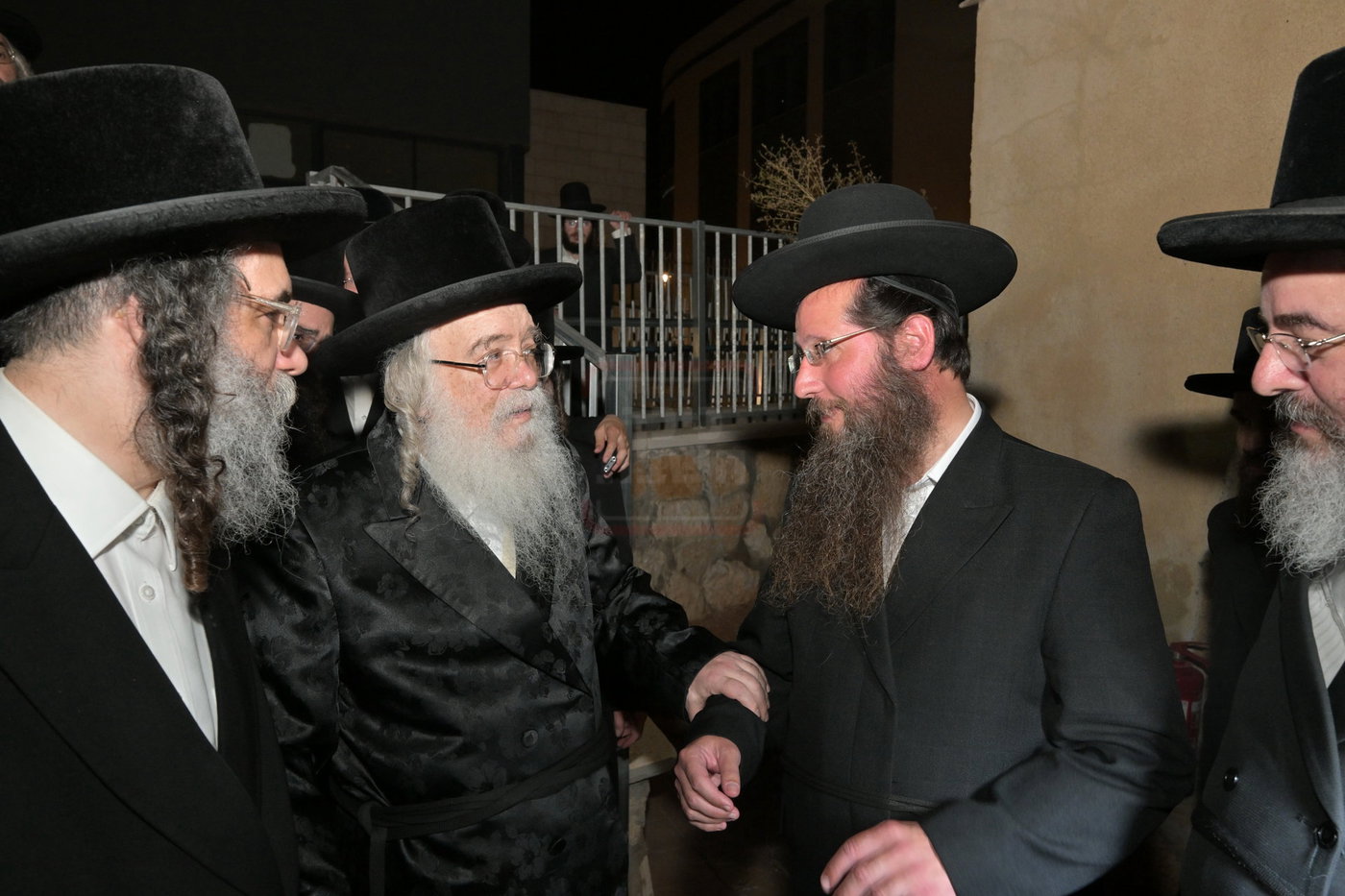 האדמו"ר מדארג בסעודת ר"ח בעמנואל 