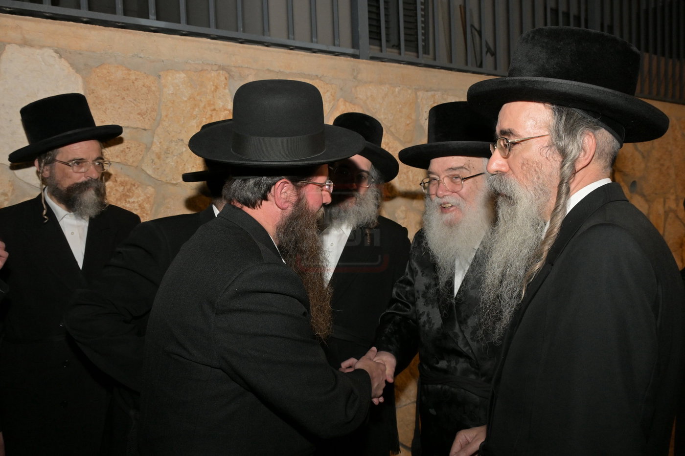 האדמו"ר מדארג בסעודת ר"ח בעמנואל 