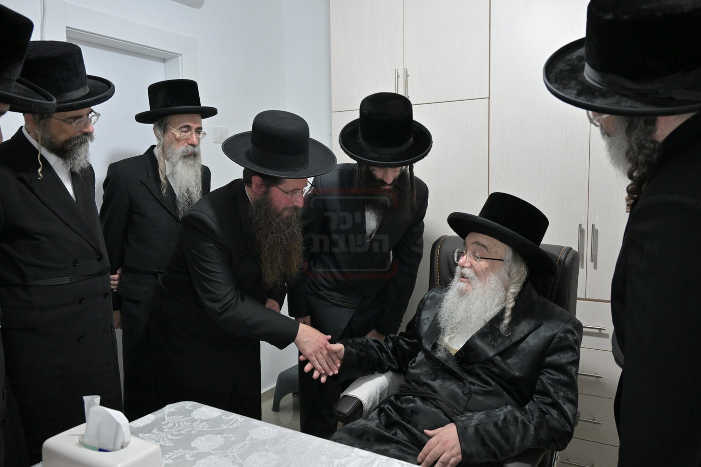 האדמו"ר מדארג בסעודת ר"ח בעמנואל 