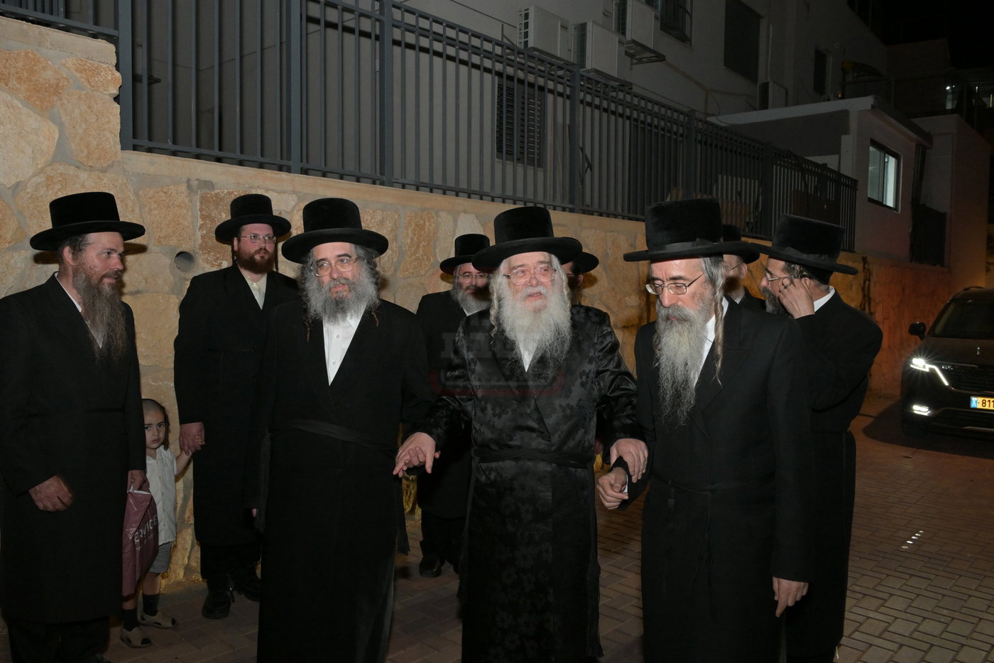 האדמו"ר מדארג בסעודת ר"ח בעמנואל 