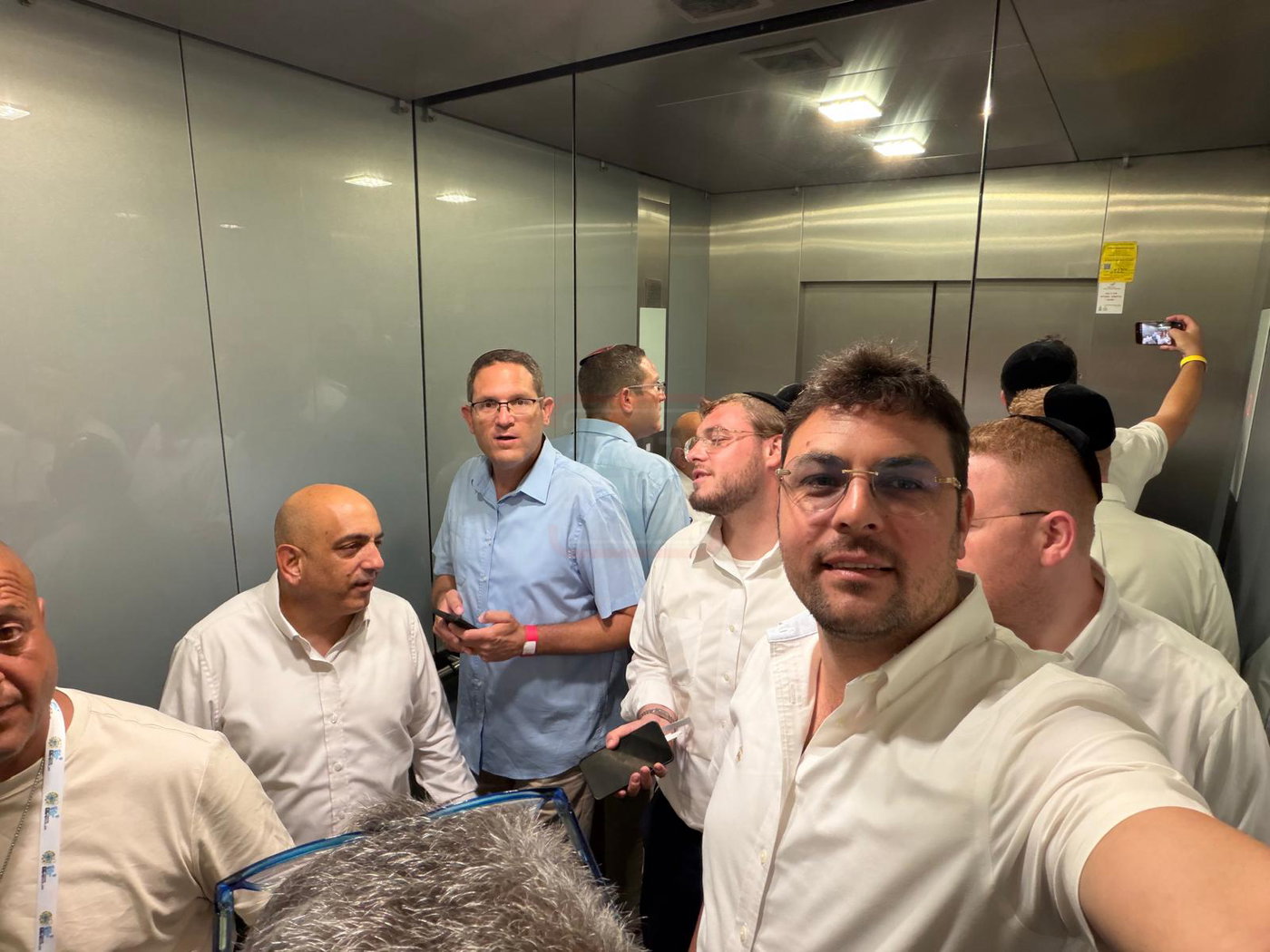 ראש העיר שהפך ל"שטינקר" | 'זופניק בכיכר' עם כל התמונות, הנייעס והחשיפות של השבוע