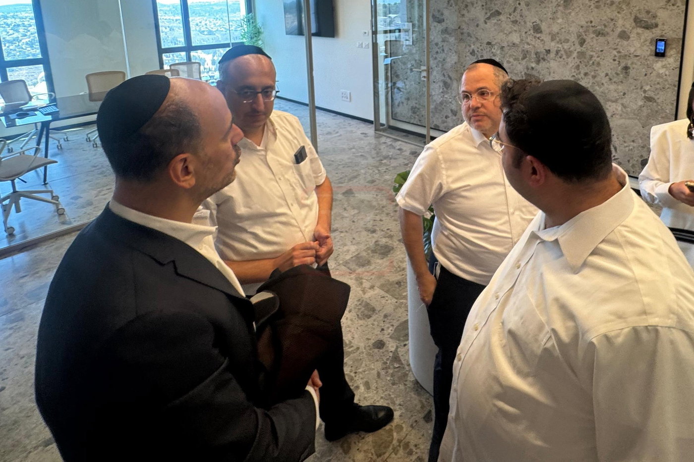 ראש העיר שהפך ל"שטינקר" | 'זופניק בכיכר' עם כל התמונות, הנייעס והחשיפות של השבוע