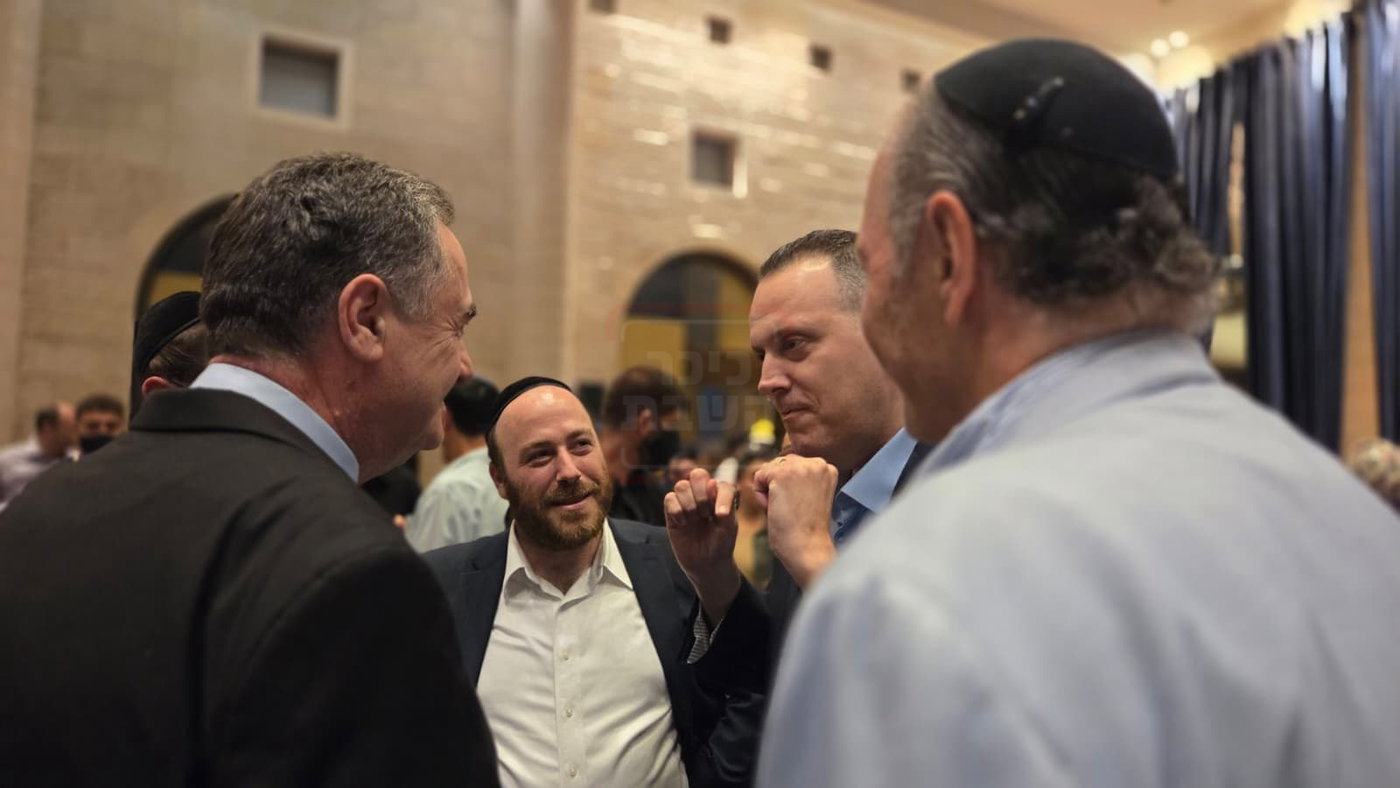 העיתונאי שכמעט התעלף | 'זופניק בכיכר' עם כל התמונות, הנייעס והחשיפות של השבוע