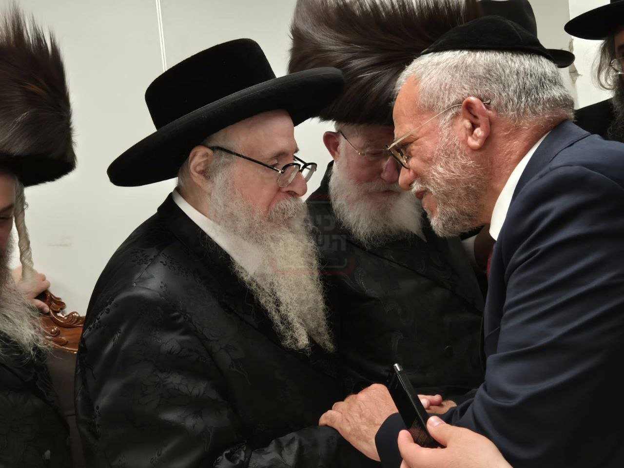 העיתונאי שכמעט התעלף | 'זופניק בכיכר' עם כל התמונות, הנייעס והחשיפות של השבוע