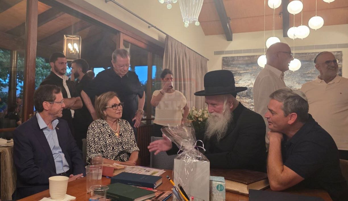 העיתונאי שכמעט התעלף | 'זופניק בכיכר' עם כל התמונות, הנייעס והחשיפות של השבוע
