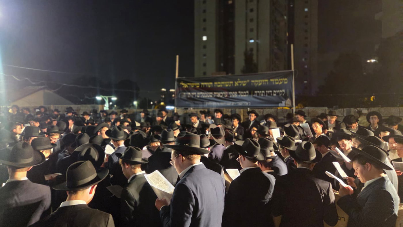 העצרת בבית העלמין פוניבז'
