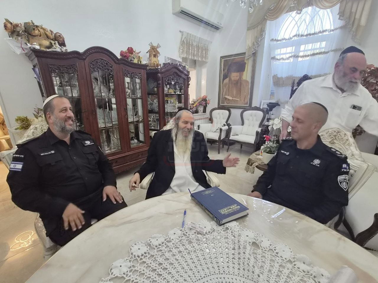 ראש המפלגה שמחפש אישה חרדית | 'זופניק בכיכר' עם כל התמונות, הנייעס והחשיפות של השבוע