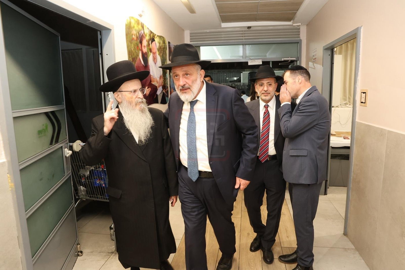 ראש המפלגה שמחפש אישה חרדית | 'זופניק בכיכר' עם כל התמונות, הנייעס והחשיפות של השבוע