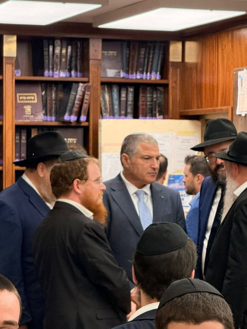 ראש המפלגה שמחפש אישה חרדית | 'זופניק בכיכר' עם כל התמונות, הנייעס והחשיפות של השבוע