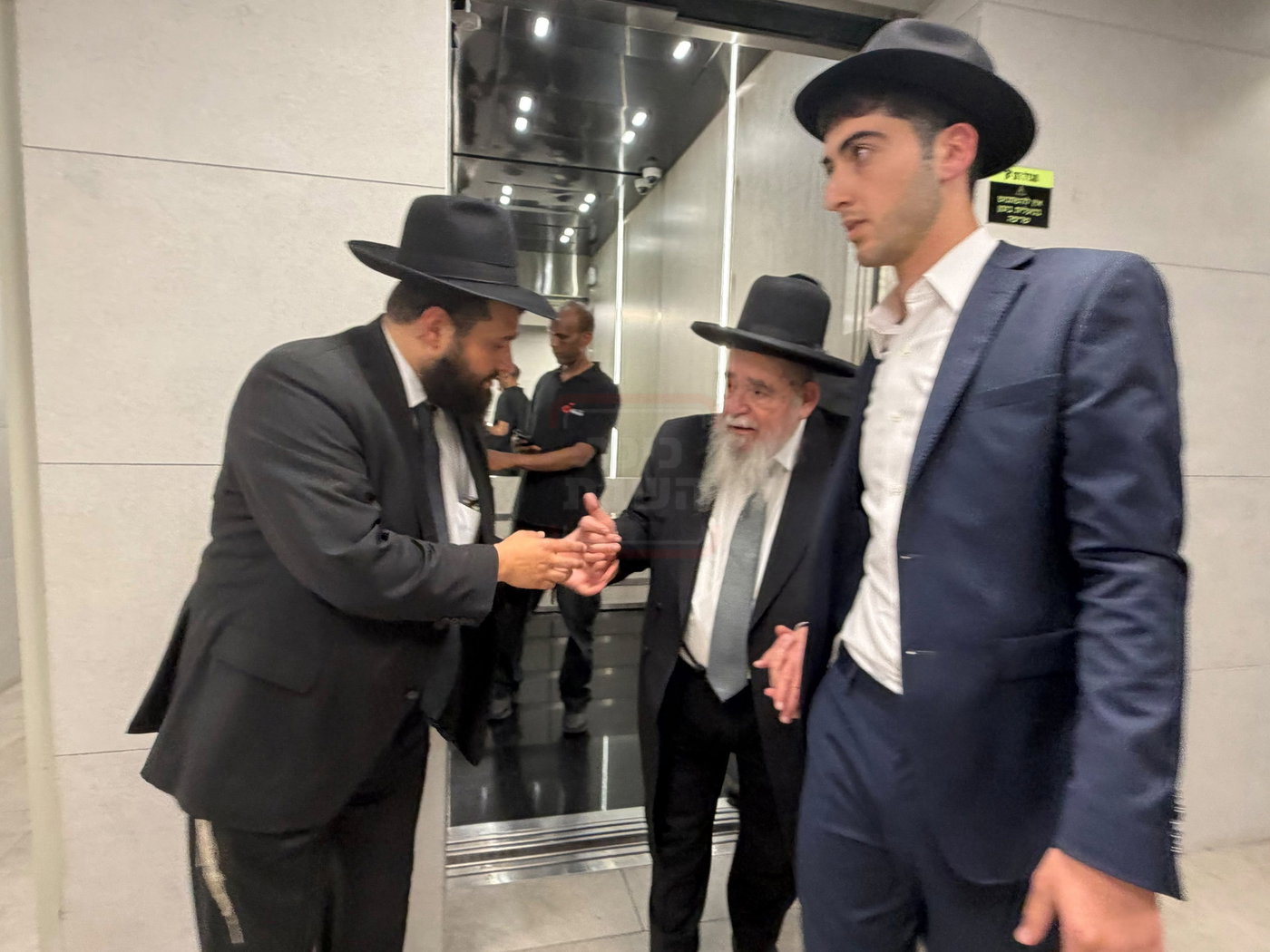 תיעוד בלעדי: חברי מועצת חכמי התורה מתכנסים להכריע את גורל חברי הכנסת