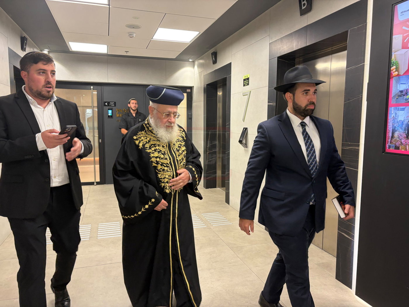תיעוד בלעדי: חברי מועצת חכמי התורה מתכנסים להכריע את גורל חברי הכנסת