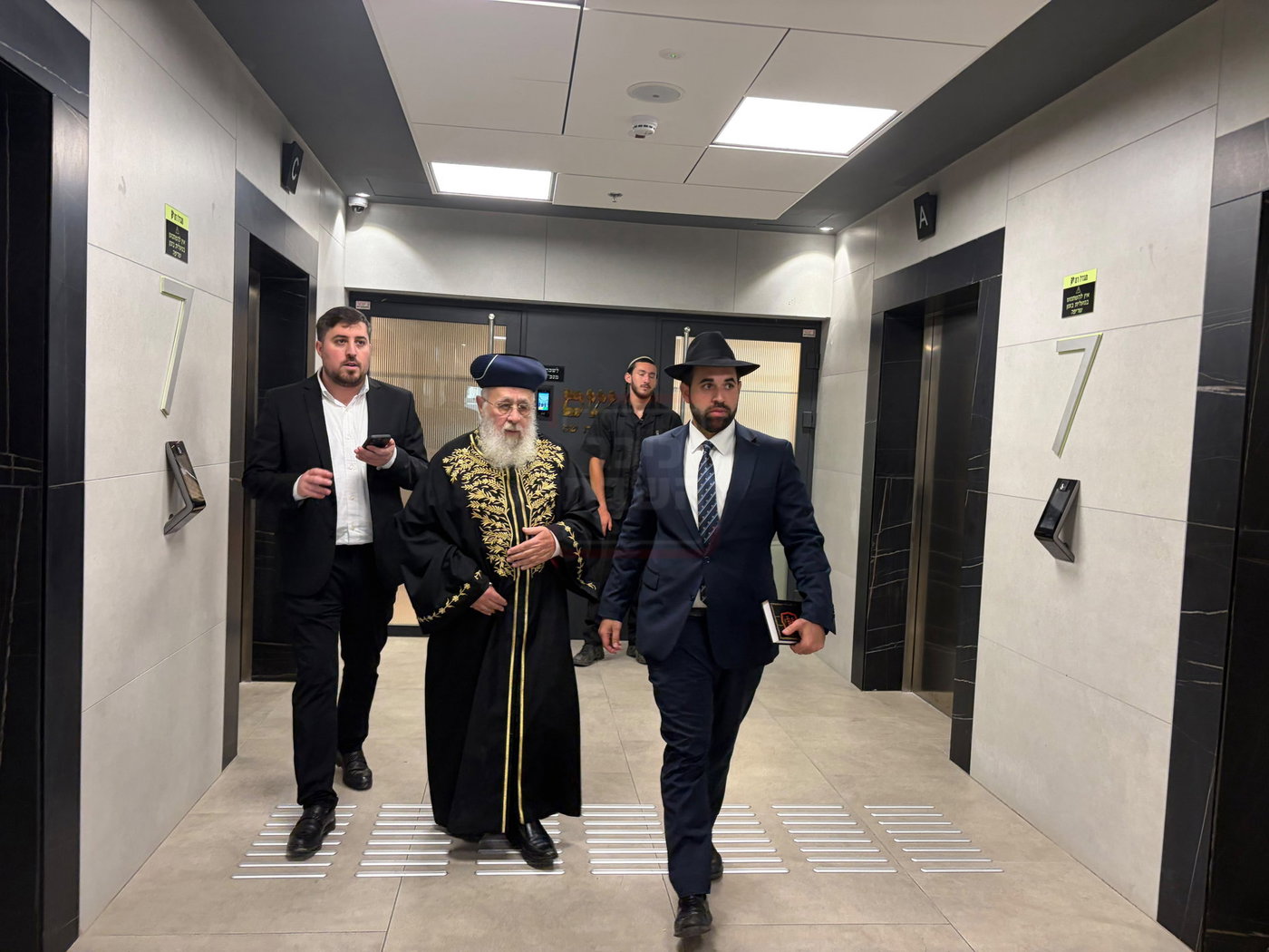 תיעוד בלעדי: חברי מועצת חכמי התורה מתכנסים להכריע את גורל חברי הכנסת