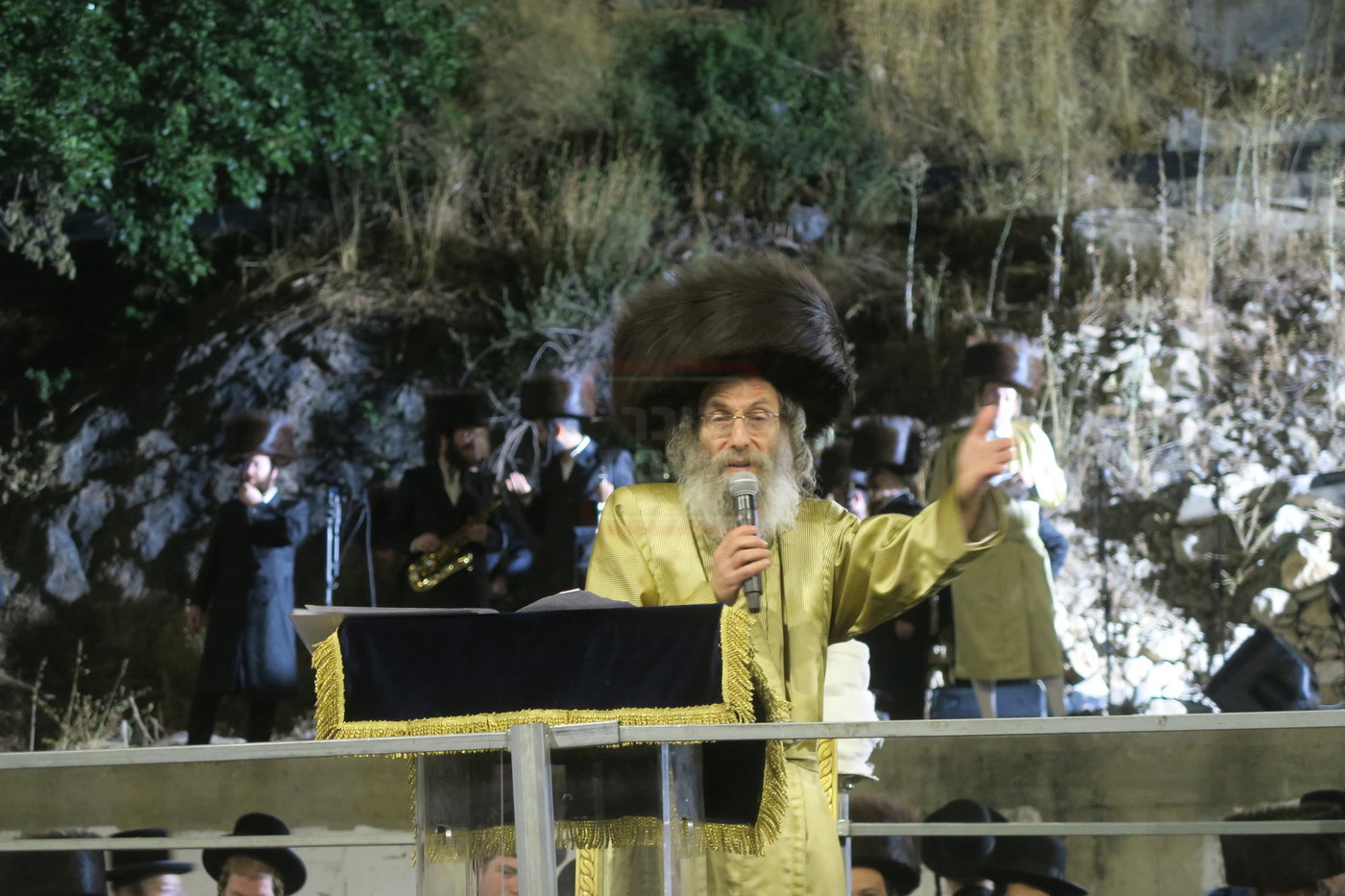 הרה"צ רבי אלימלך בידרמן באמירת הסליחות