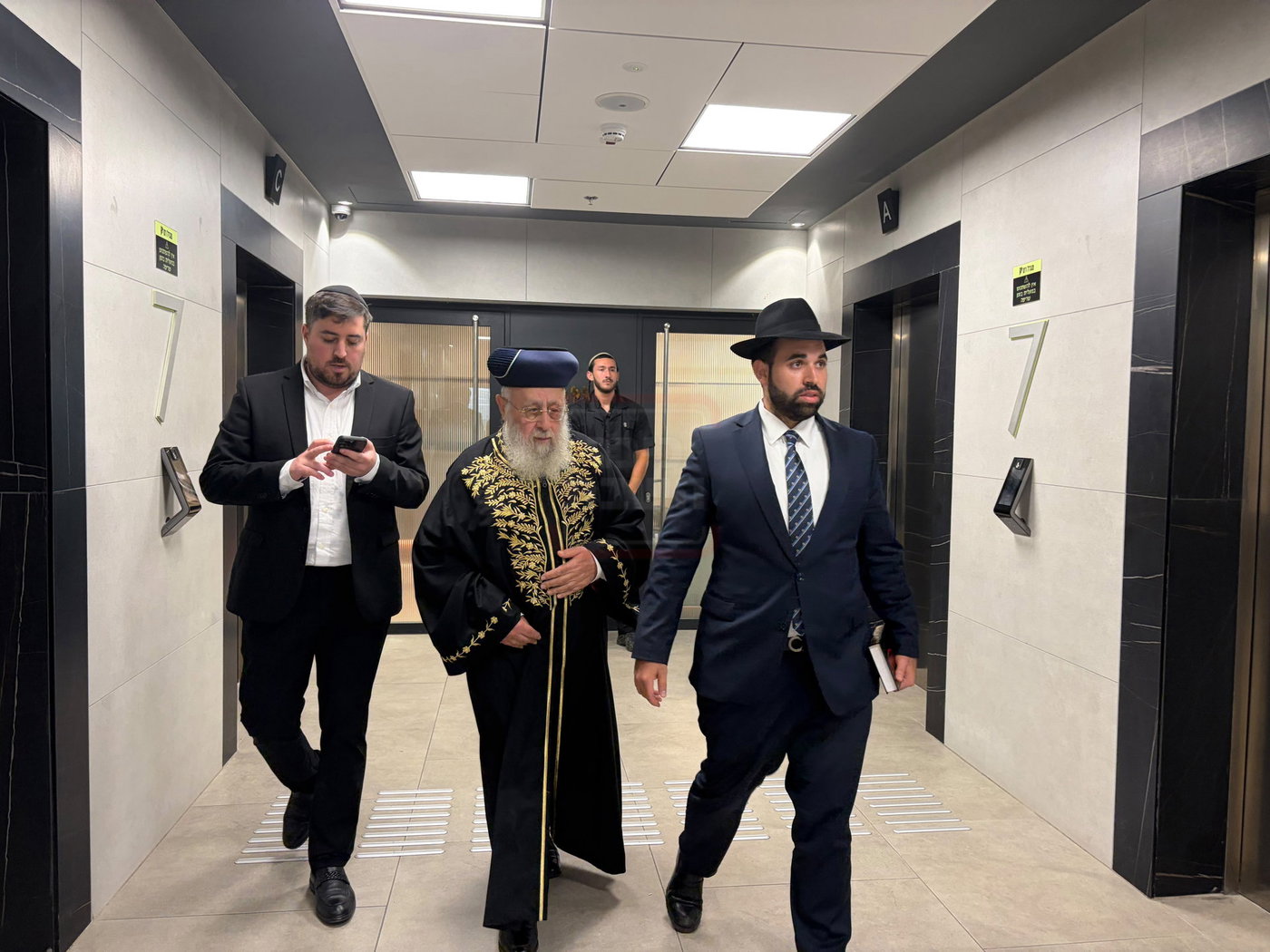 תיעוד בלעדי: חברי מועצת חכמי התורה מתכנסים להכריע את גורל חברי הכנסת