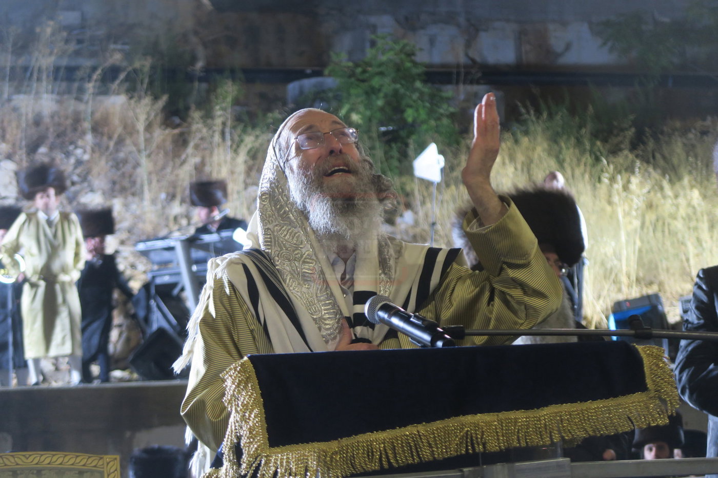 הרה"צ רבי אלימלך בידרמן באמירת הסליחות