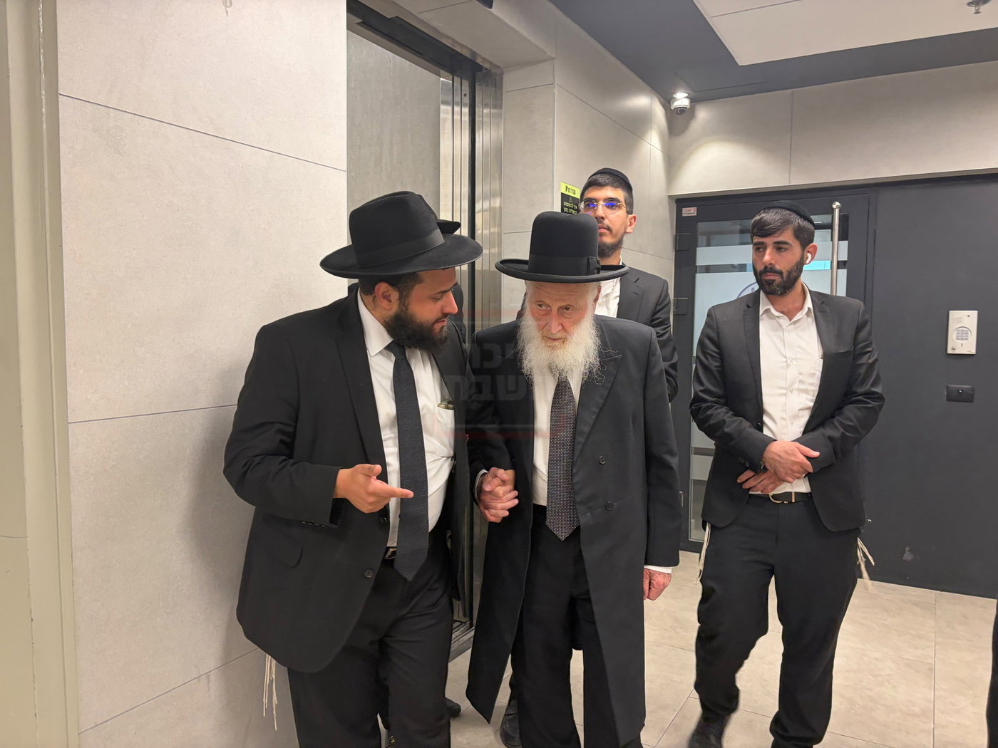 תיעוד בלעדי: חברי מועצת חכמי התורה מתכנסים להכריע את גורל חברי הכנסת