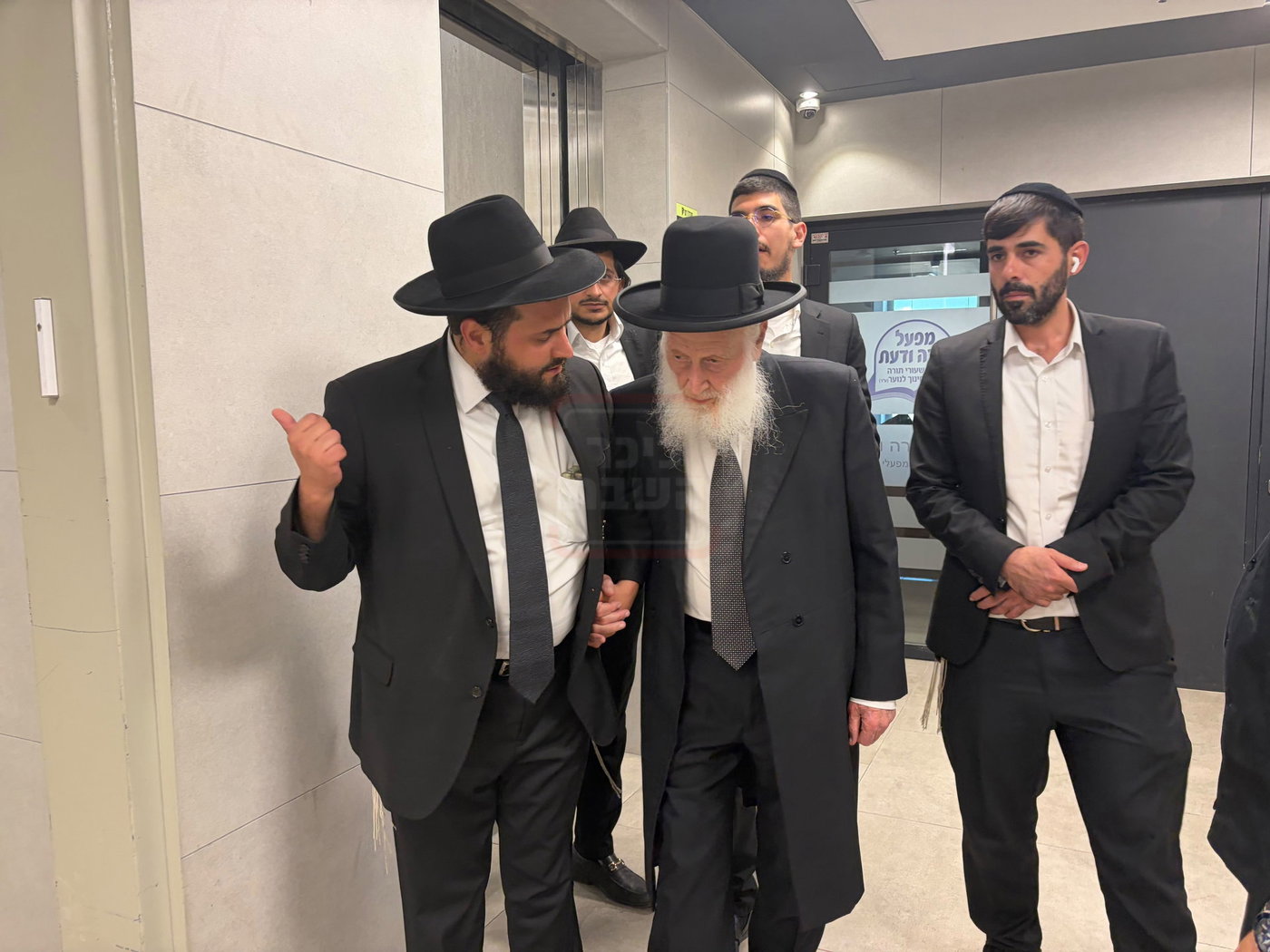 תיעוד בלעדי: חברי מועצת חכמי התורה מתכנסים להכריע את גורל חברי הכנסת
