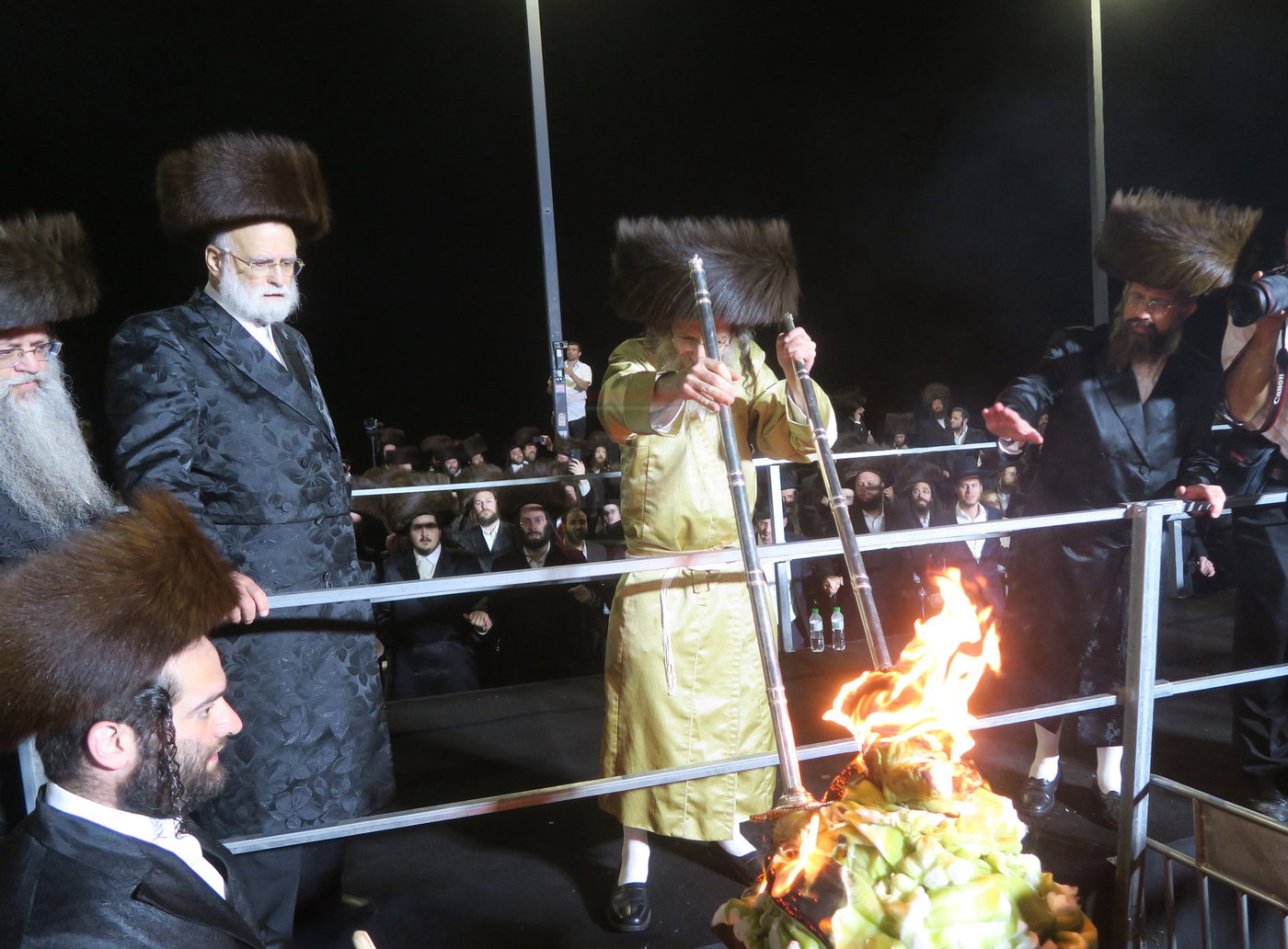 הרה"צ רבי אלימלך בידרמן באמירת הסליחות