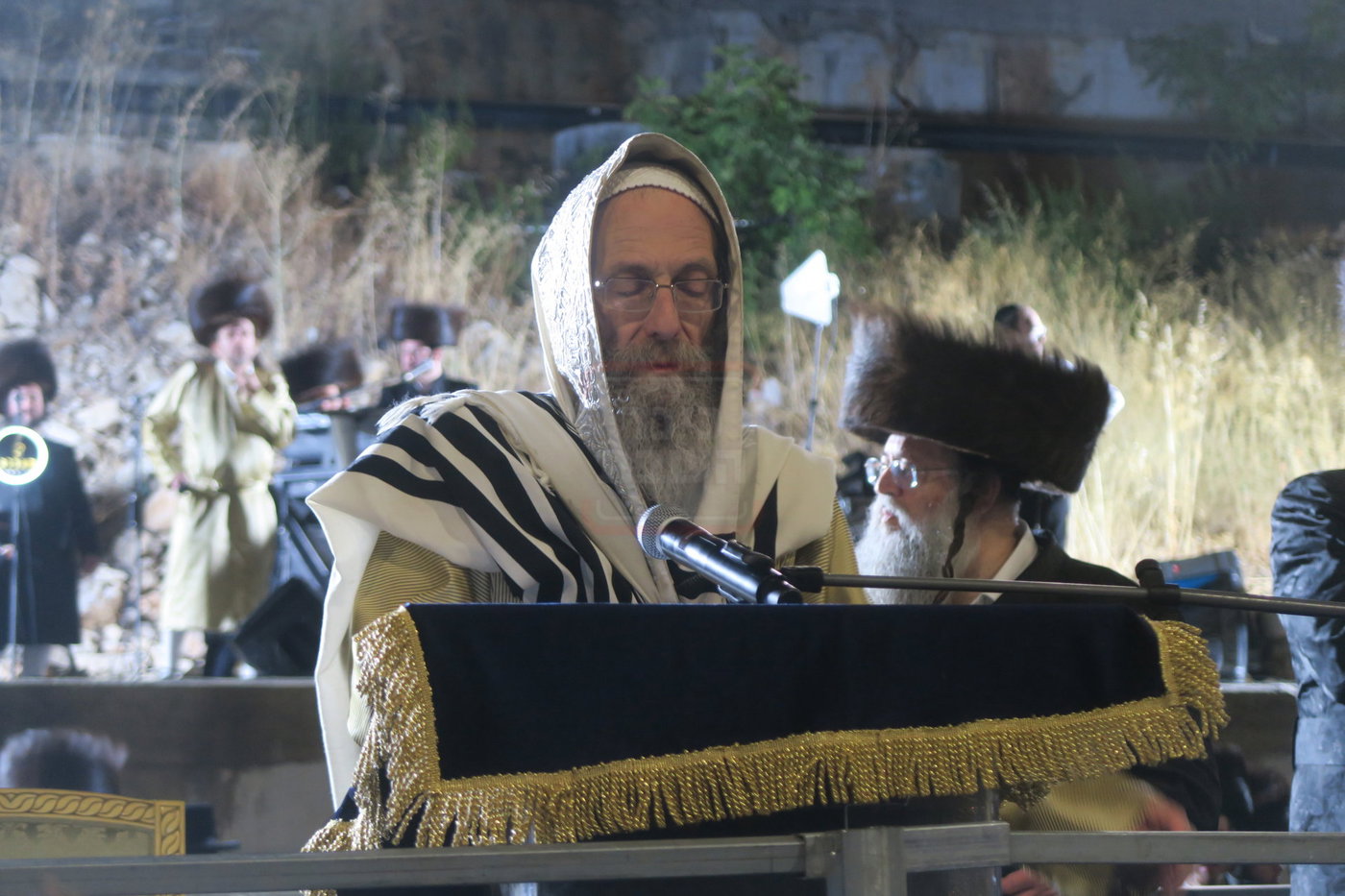 הרה"צ רבי אלימלך בידרמן באמירת הסליחות