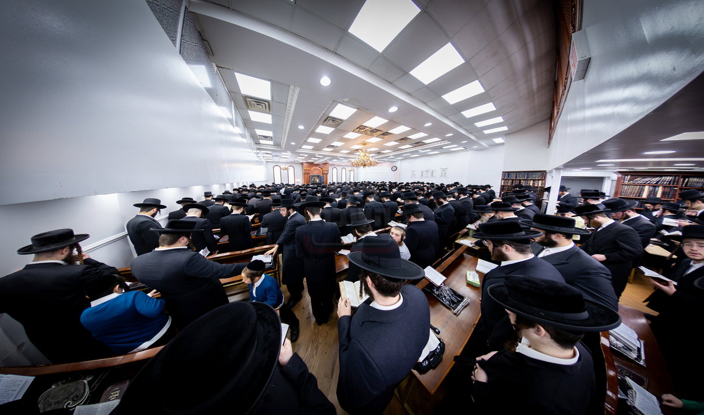סליחות ראשונות בחצ"ק תולדות צבי ד'ספינקא