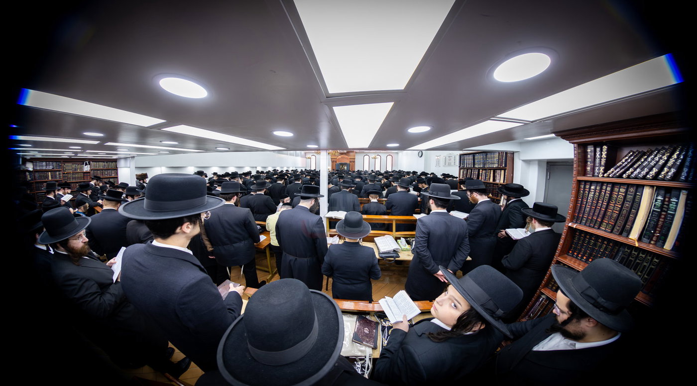 סליחות ראשונות בחצ"ק תולדות צבי ד'ספינקא
