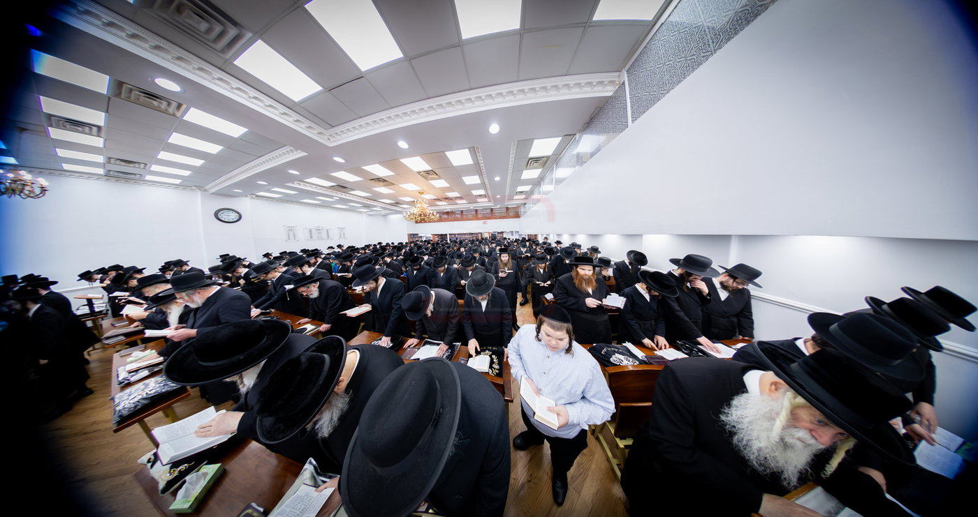 סליחות ראשונות בחצ"ק תולדות צבי ד'ספינקא