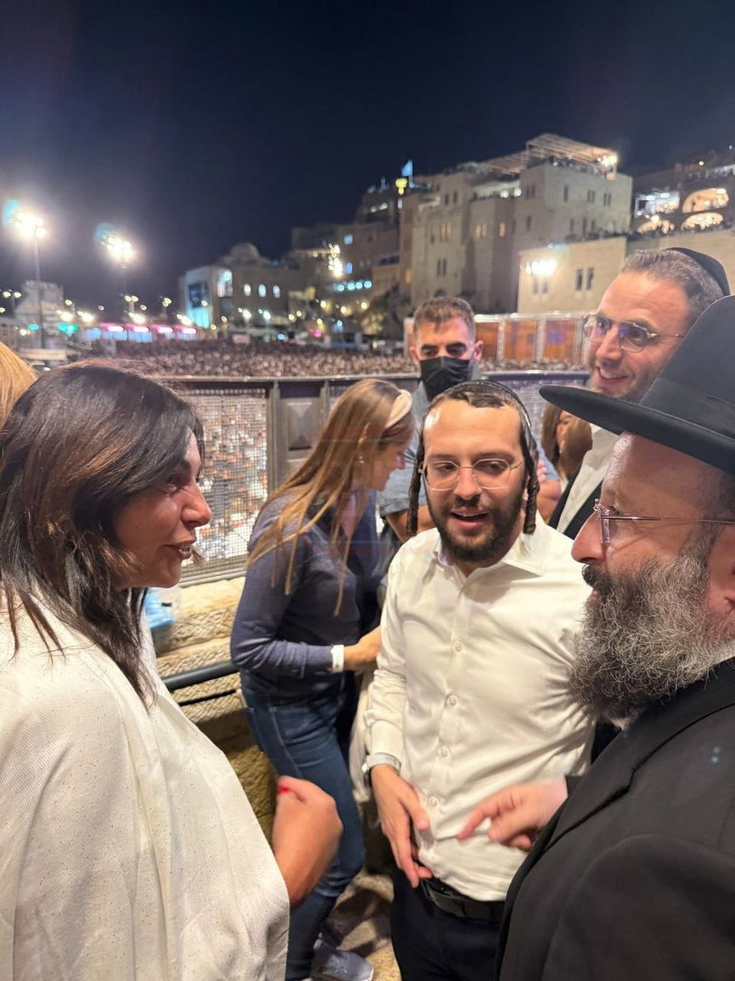 ה"ג'וב" החדש של גפני | 'זופניק בכיכר' עם כל התמונות, הנייעס והחשיפות של השבוע