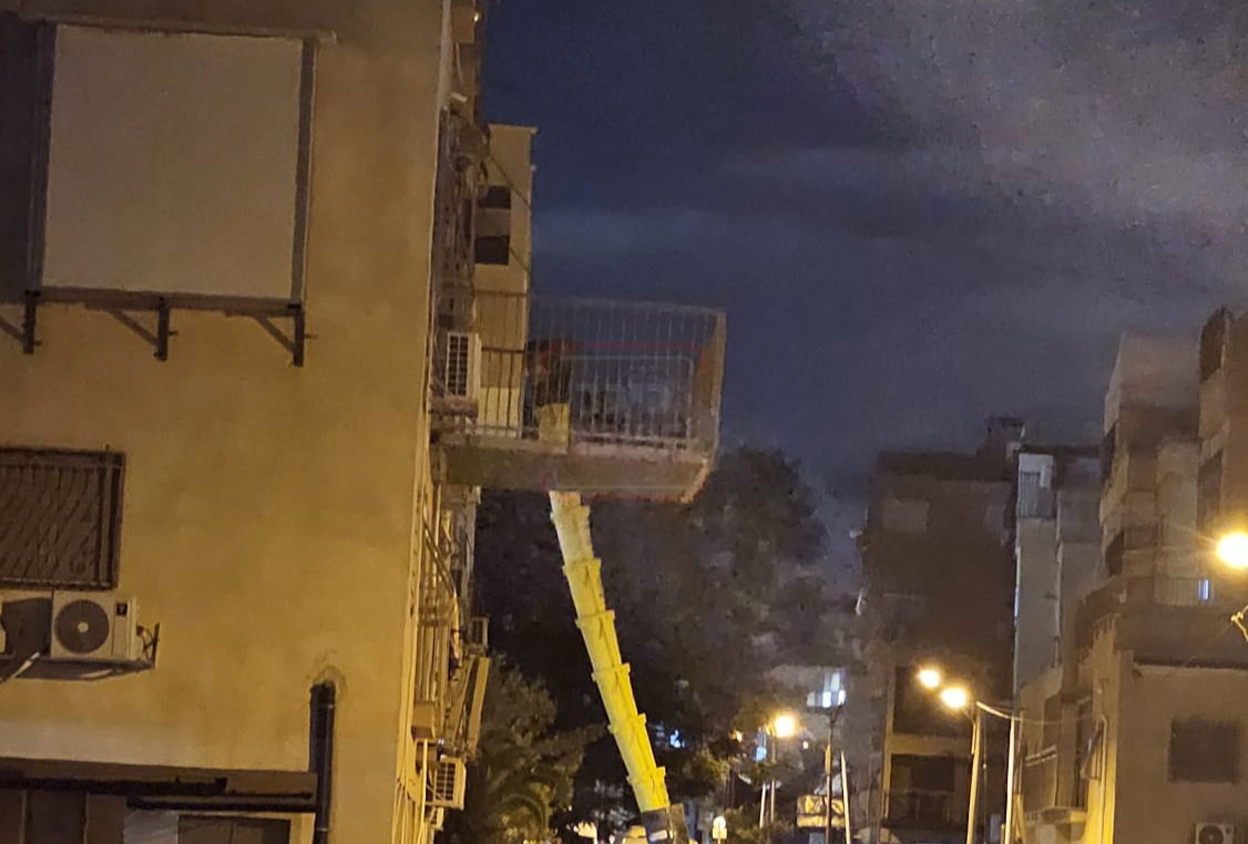 מרפסת סוכה בבני ברק על האוויר
