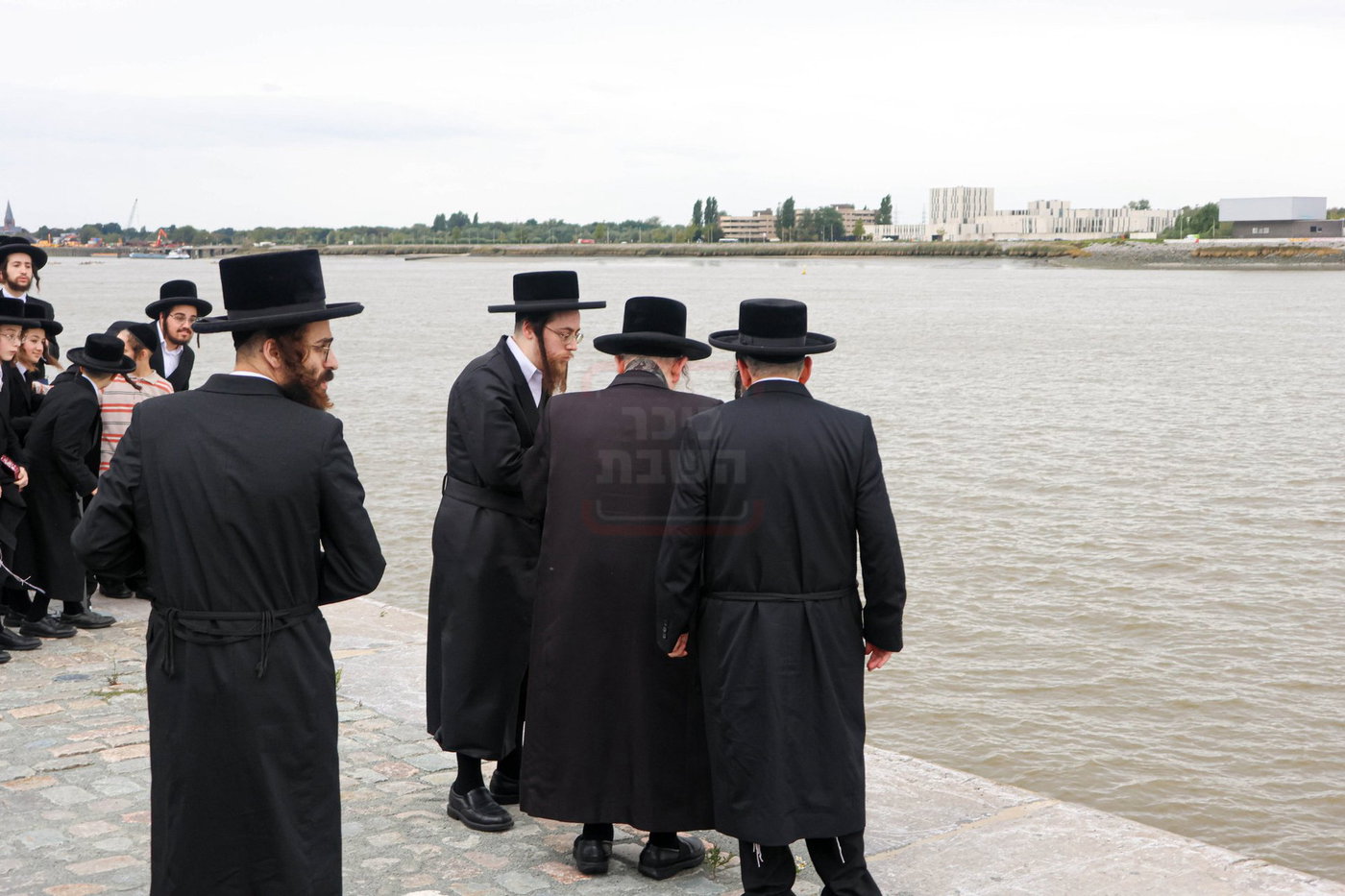 האדמו"ר מפשעווארסק בתשליך