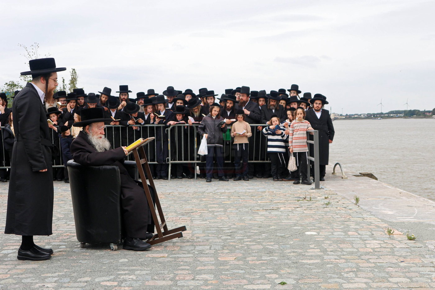 האדמו"ר מפשעווארסק בתשליך