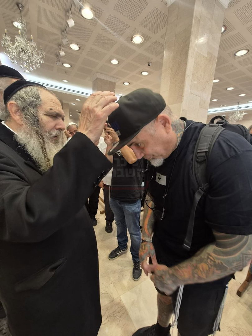 הבית נשרף, יועץ התקשורת ניצל | 'זופניק בכיכר' עם כל התמונות, הנייעס והחשיפות של השבוע