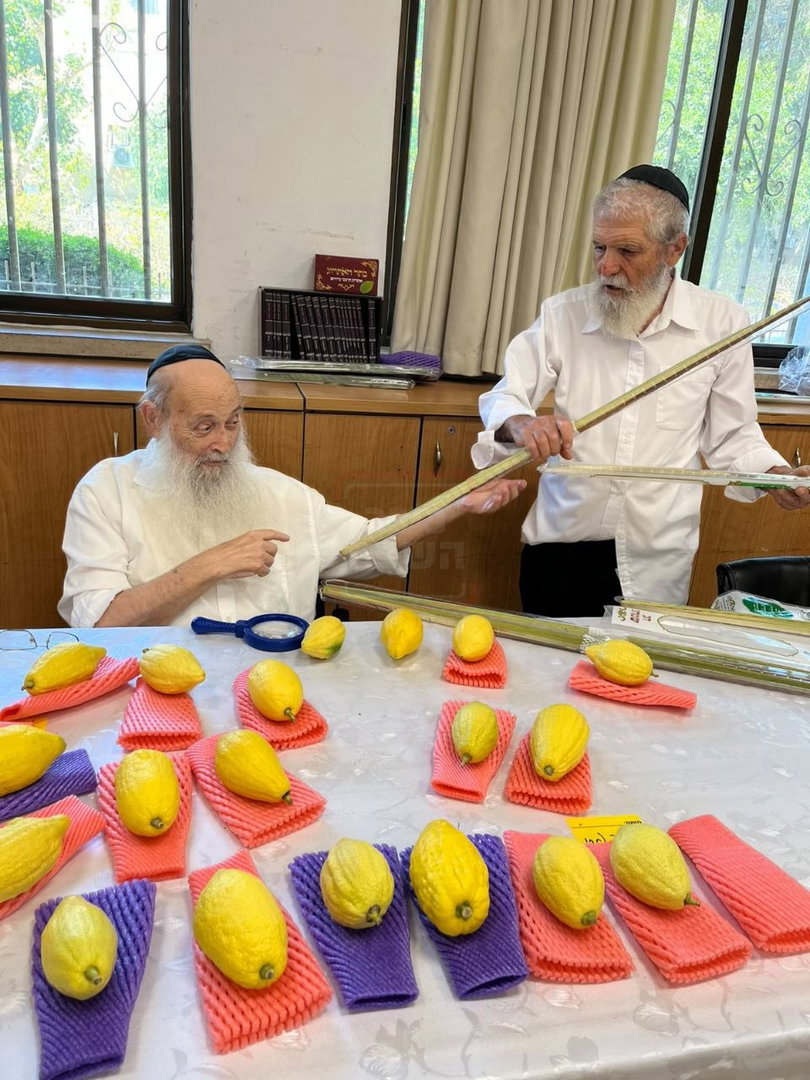 הבית נשרף, יועץ התקשורת ניצל | 'זופניק בכיכר' עם כל התמונות, הנייעס והחשיפות של השבוע