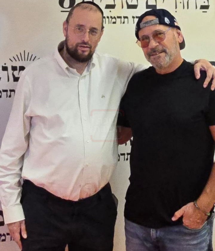 הבית נשרף, יועץ התקשורת ניצל | 'זופניק בכיכר' עם כל התמונות, הנייעס והחשיפות של השבוע