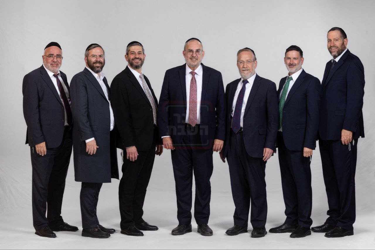 הבית נשרף, יועץ התקשורת ניצל | 'זופניק בכיכר' עם כל התמונות, הנייעס והחשיפות של השבוע
