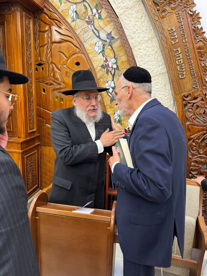 הבית נשרף, יועץ התקשורת ניצל | 'זופניק בכיכר' עם כל התמונות, הנייעס והחשיפות של השבוע