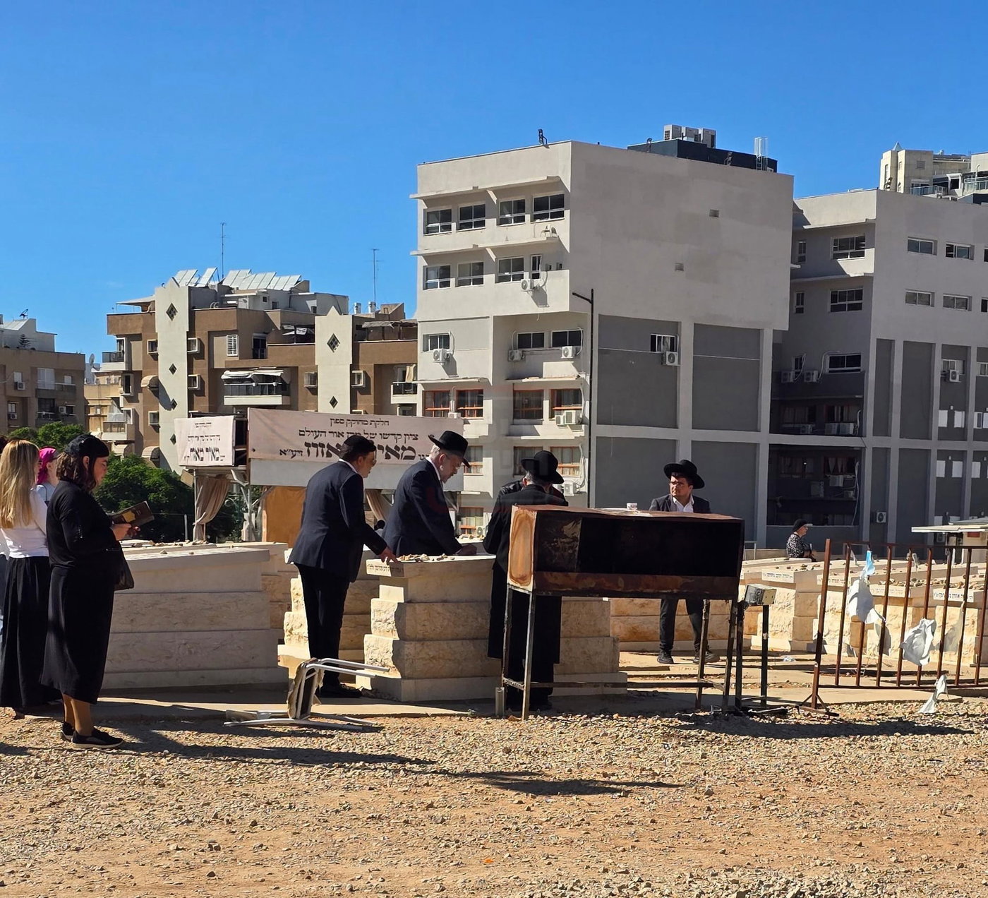 הבית נשרף, יועץ התקשורת ניצל | 'זופניק בכיכר' עם כל התמונות, הנייעס והחשיפות של השבוע