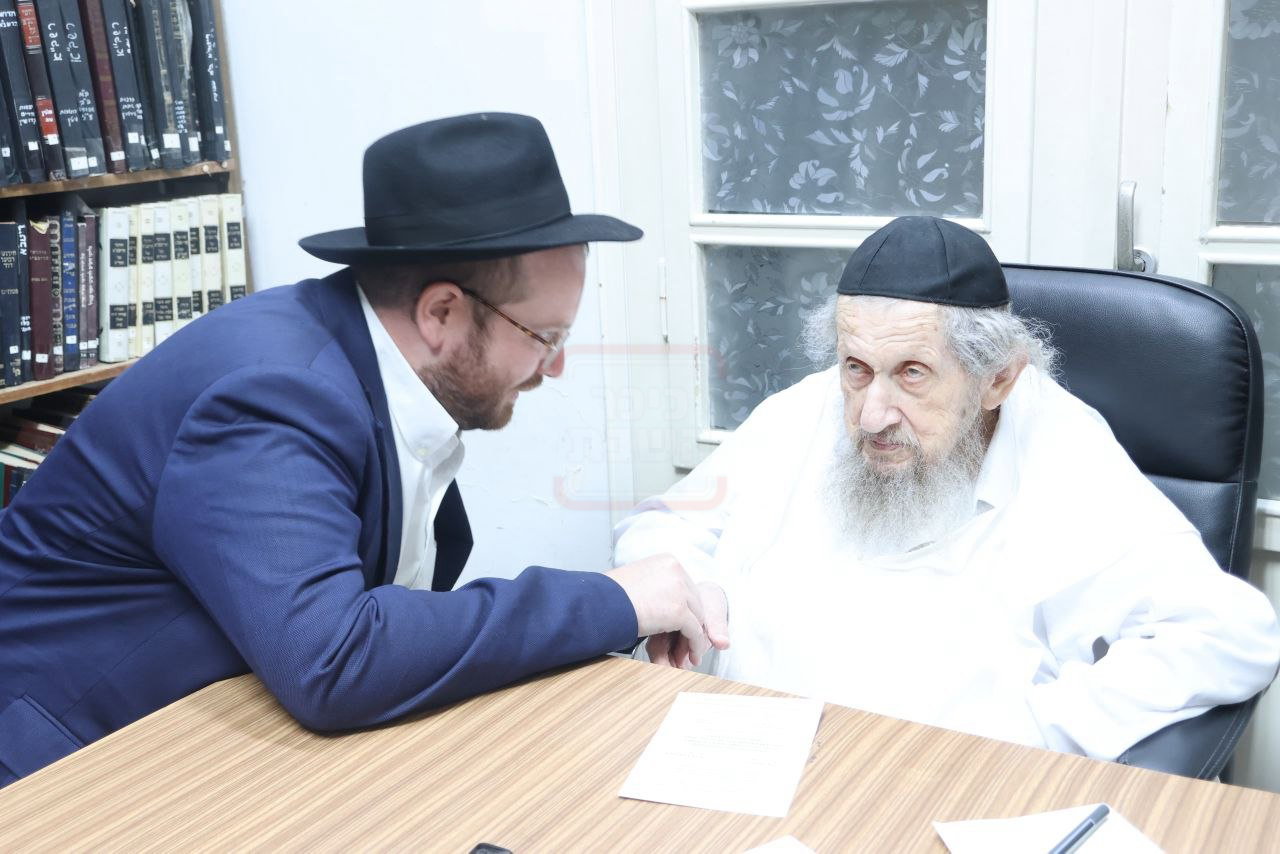 הבית נשרף, יועץ התקשורת ניצל | 'זופניק בכיכר' עם כל התמונות, הנייעס והחשיפות של השבוע