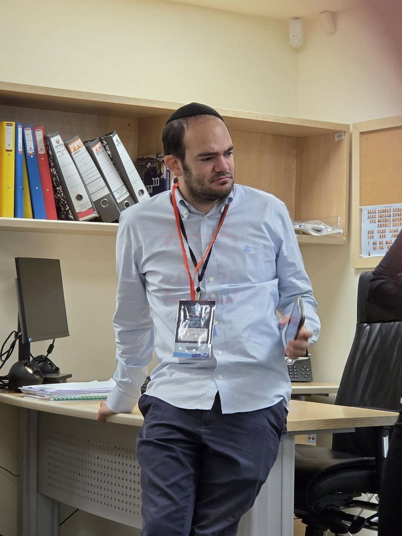 הבית נשרף, יועץ התקשורת ניצל | 'זופניק בכיכר' עם כל התמונות, הנייעס והחשיפות של השבוע