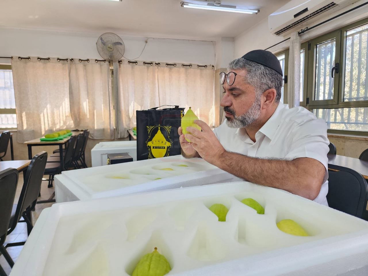 הבית נשרף, יועץ התקשורת ניצל | 'זופניק בכיכר' עם כל התמונות, הנייעס והחשיפות של השבוע