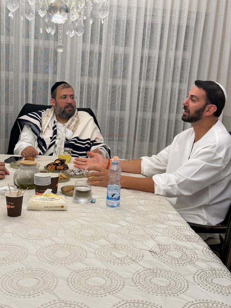 הבית נשרף, יועץ התקשורת ניצל | 'זופניק בכיכר' עם כל התמונות, הנייעס והחשיפות של השבוע