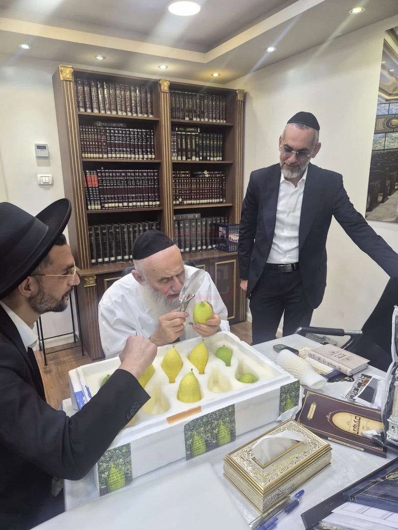 הבית נשרף, יועץ התקשורת ניצל | 'זופניק בכיכר' עם כל התמונות, הנייעס והחשיפות של השבוע