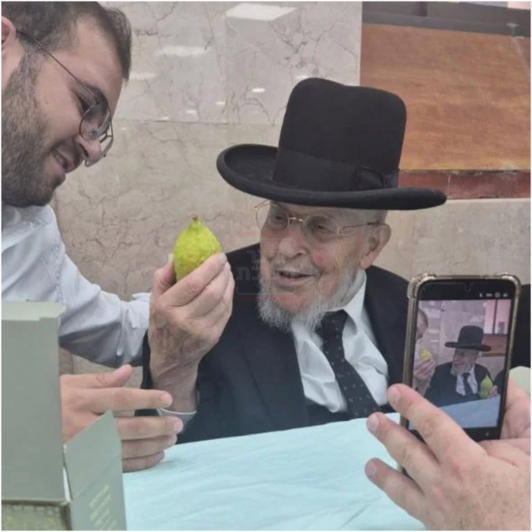 הבית נשרף, יועץ התקשורת ניצל | 'זופניק בכיכר' עם כל התמונות, הנייעס והחשיפות של השבוע
