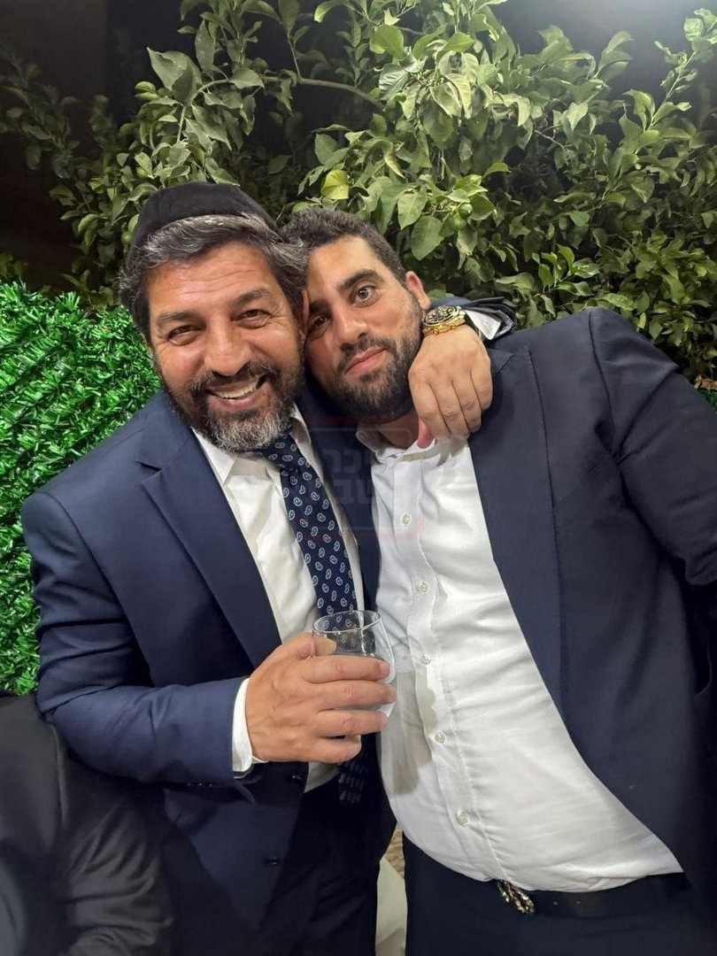 הבית נשרף, יועץ התקשורת ניצל | 'זופניק בכיכר' עם כל התמונות, הנייעס והחשיפות של השבוע